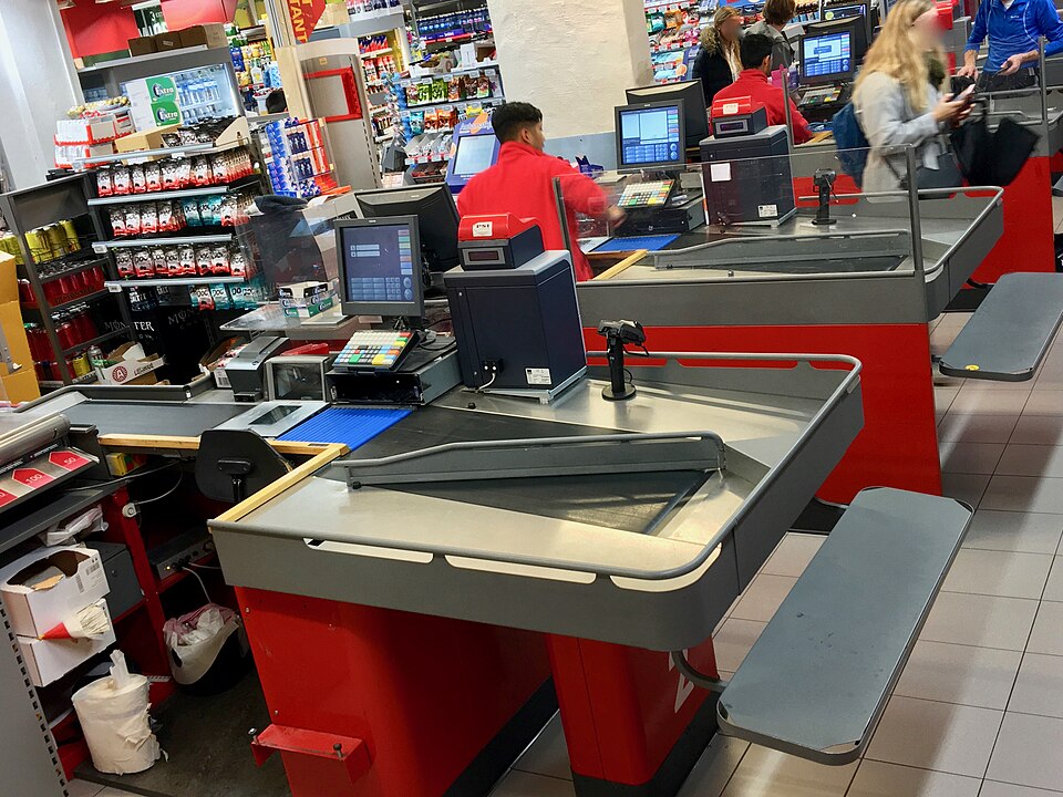 Extra Coop supermarket, Bergen Storsenter, Norway 2017-11-01 cashier checkout a.jpg
