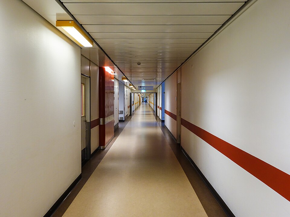 Corridor on the second level - NÄL hospital 1.jpg