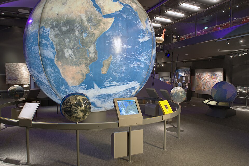 Naturalis Biodiversity Center - Museum - Exhibition Earth 08 - Huge globe with Africa showing, overview.jpg